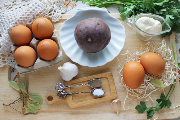 яйца фаршированные свеклой и чесноком рецепт фото 1